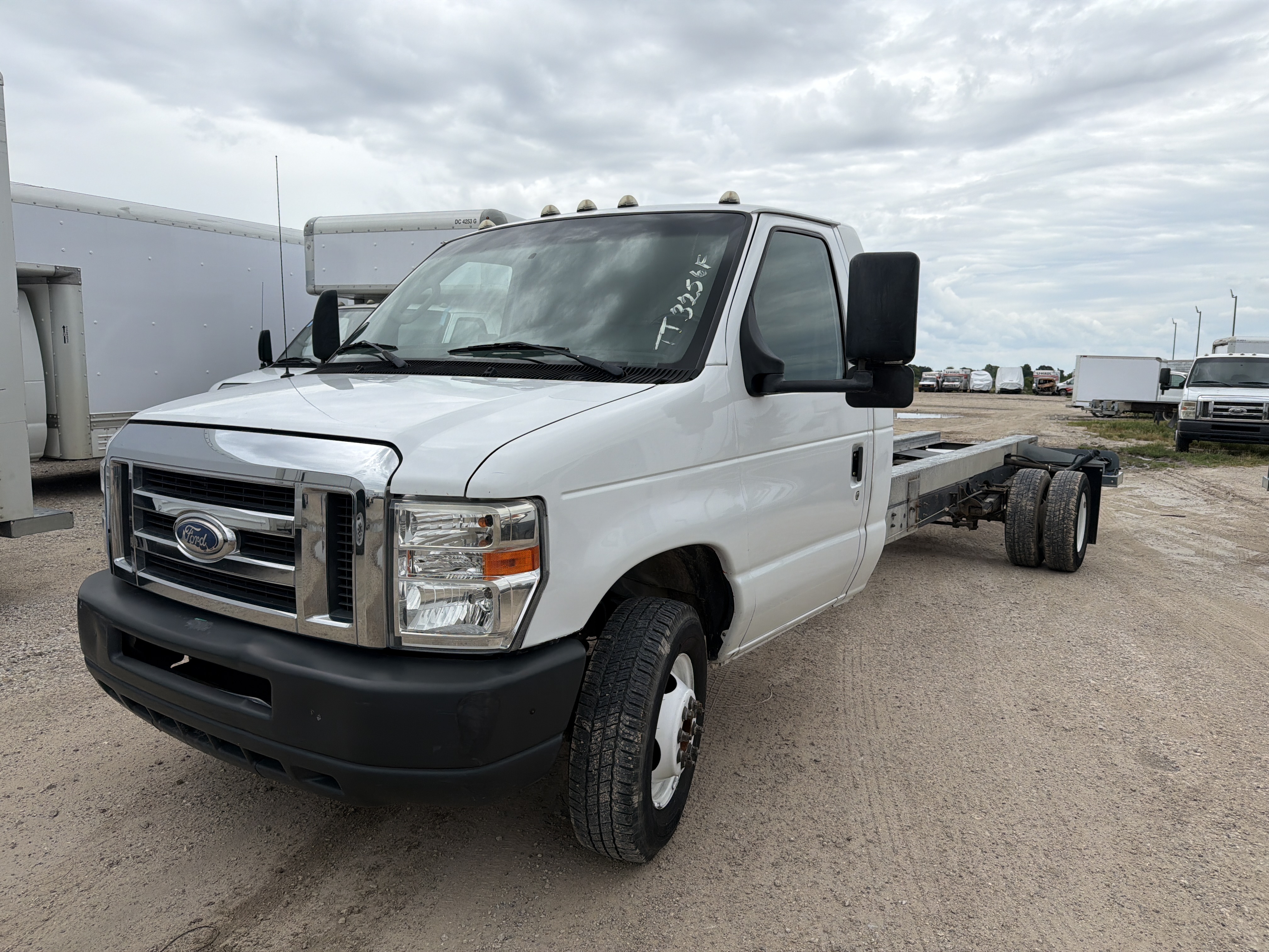 Used 2015 20 ' Cab and Chassis for sale