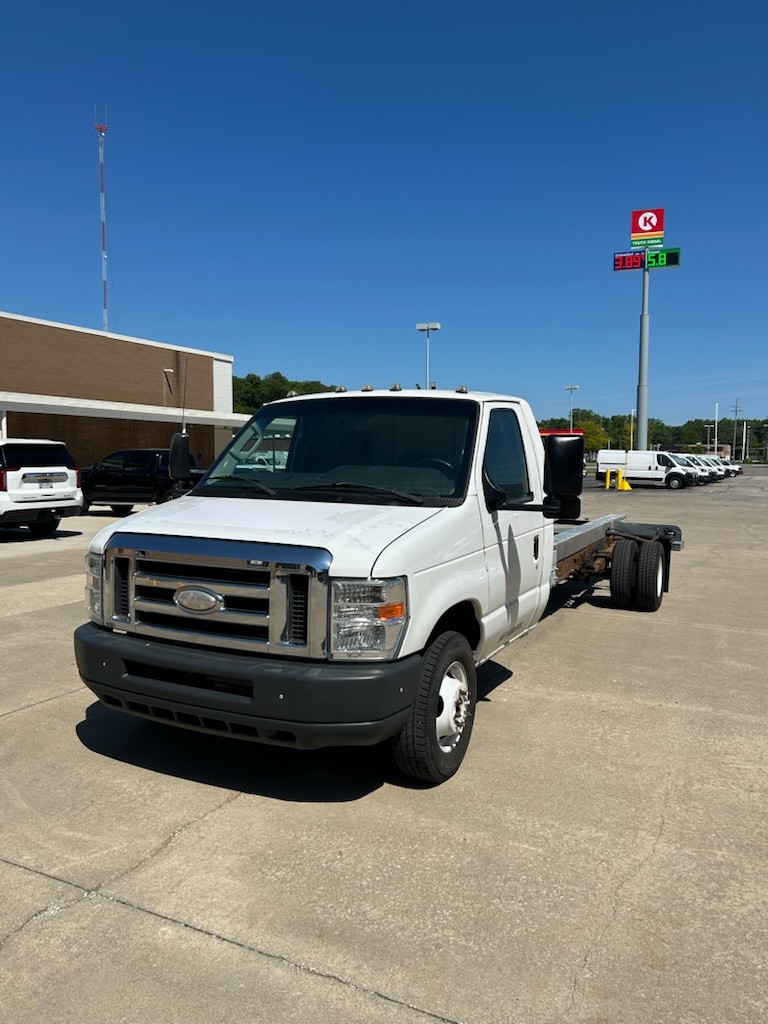 Used 2011 20 ' Cab and Chassis for sale