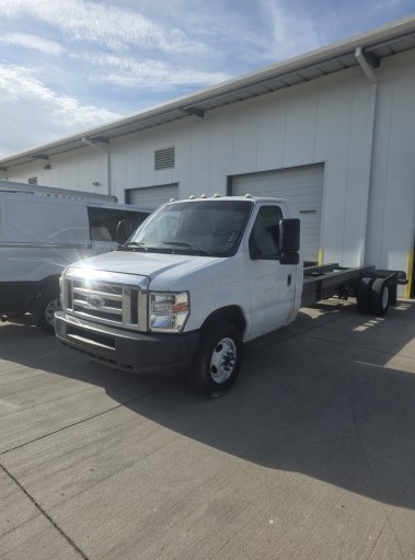 Used 2012 20 ' Cab and Chassis for sale