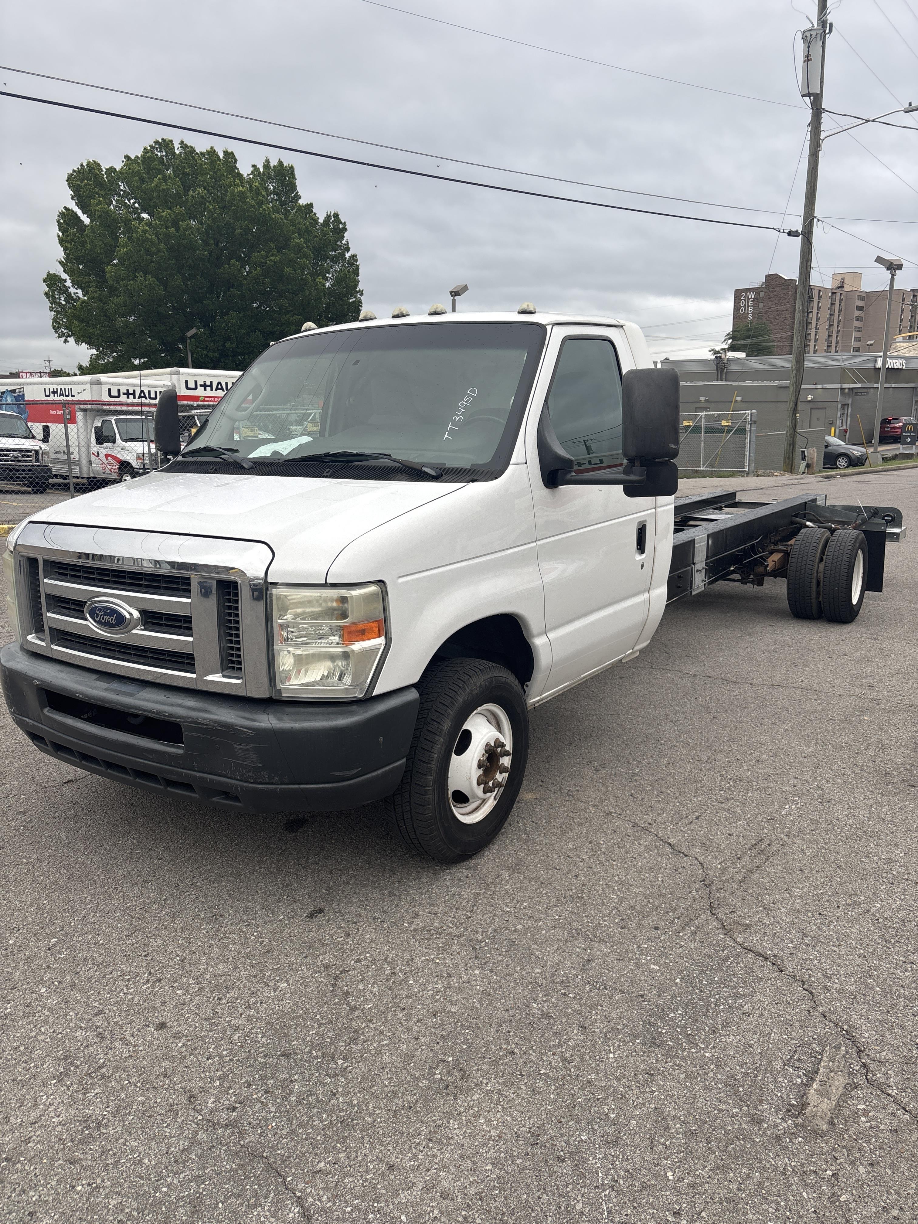 Used 2011 20 ' Cab and Chassis for sale