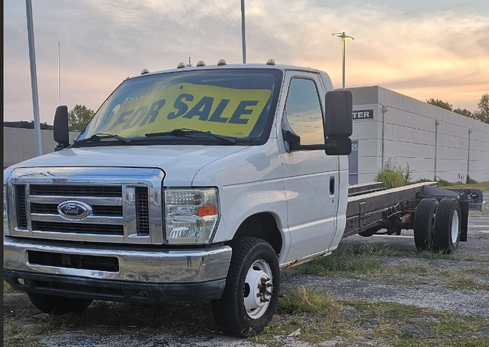 Used 2011 20 ' Cab and Chassis for sale