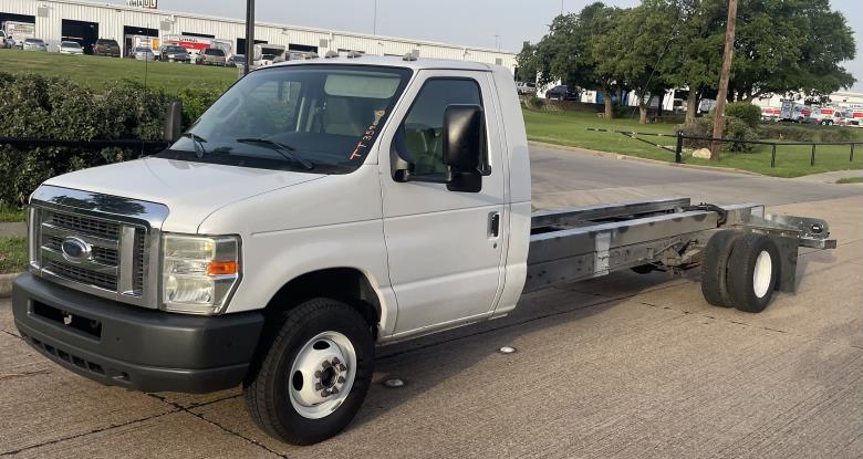 Used 2011 20 ' Cab and Chassis for sale