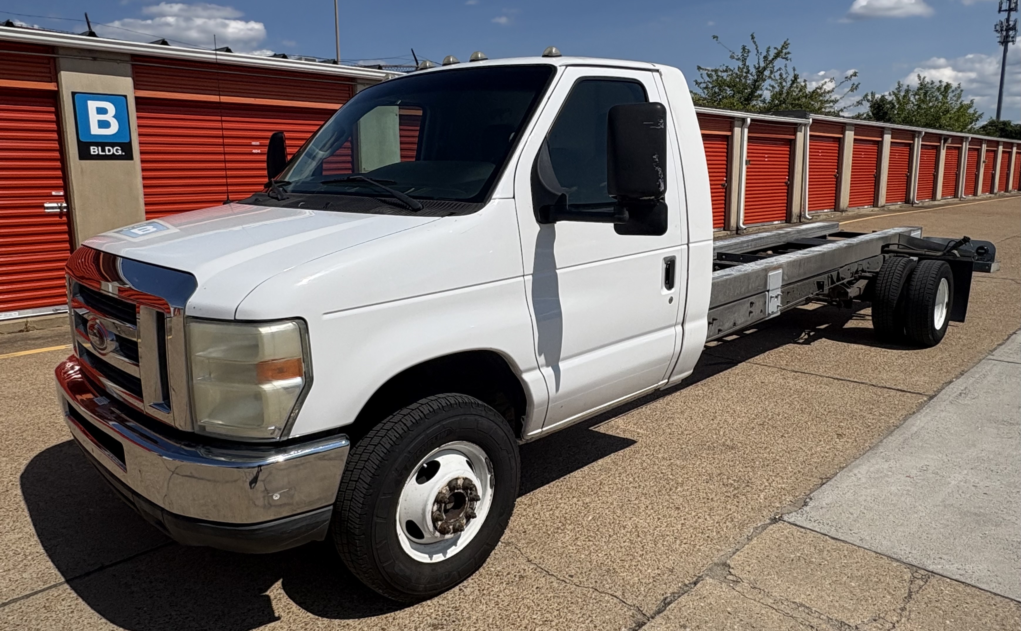 Used 2011 20 ' Cab and Chassis for sale