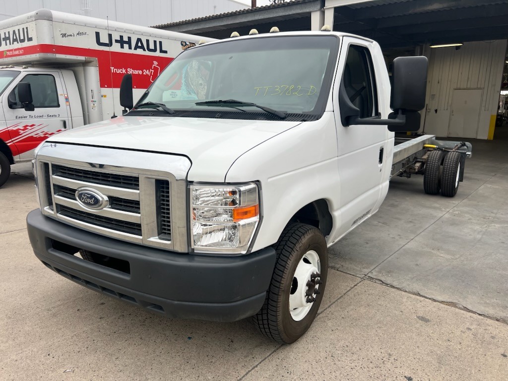 Used 2011 20 ' Cab and Chassis for sale