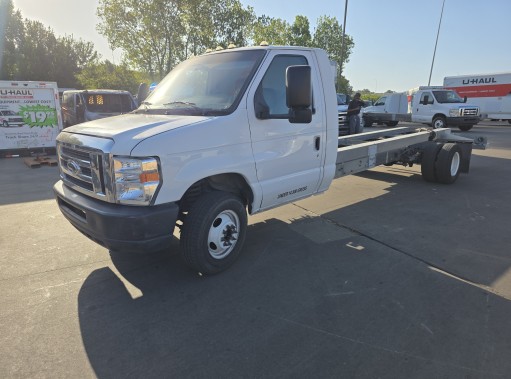 Used 2012 20 ' Cab and Chassis for sale
