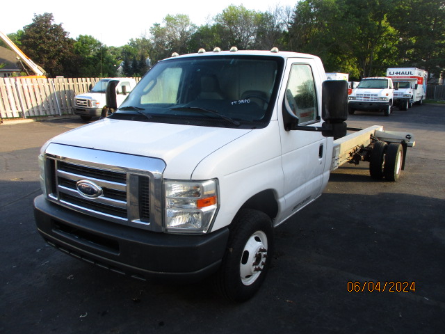 Used 2011 20 ' Cab and Chassis for sale