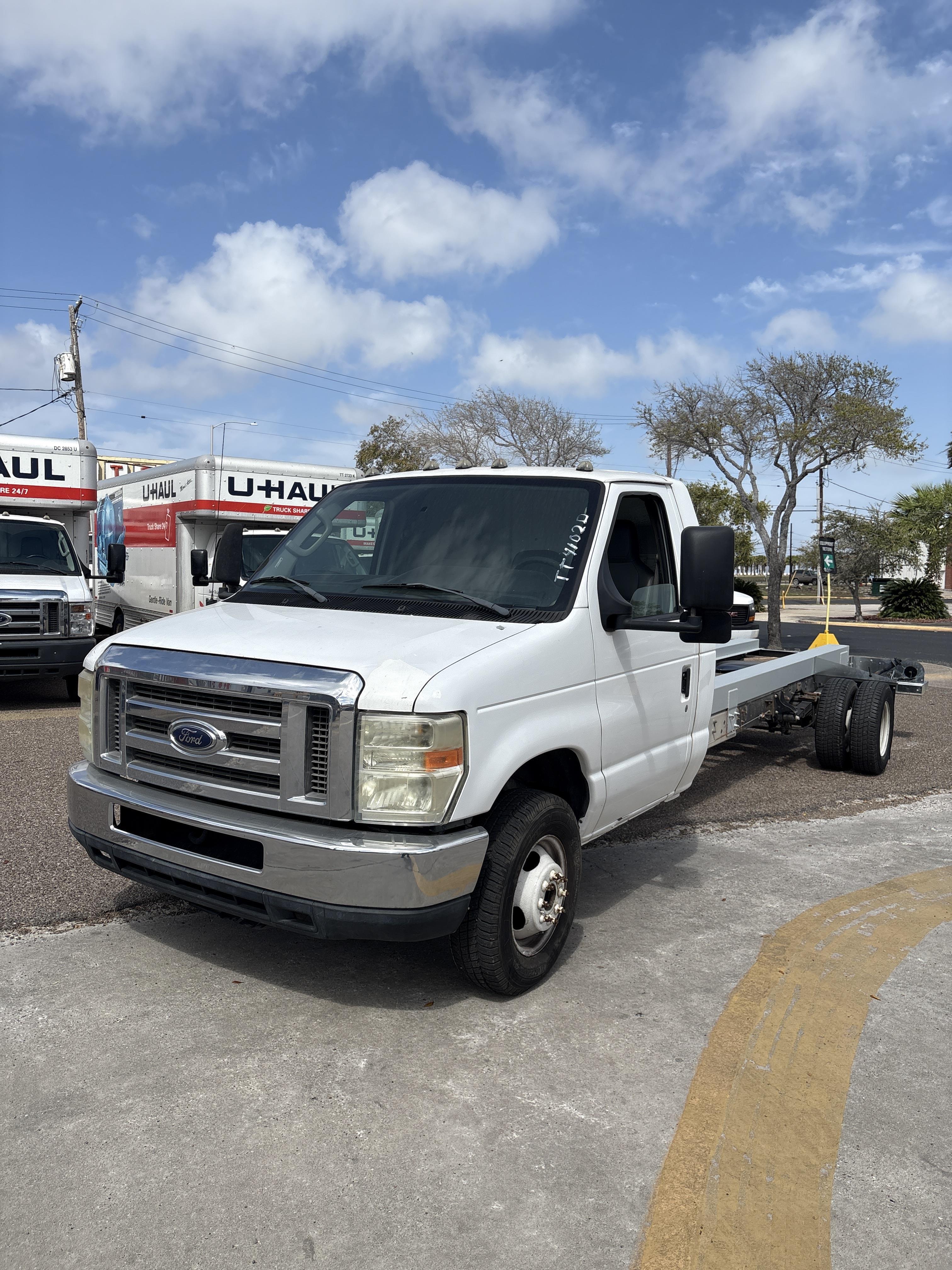 Used 2011 20 ' Cab and Chassis for sale