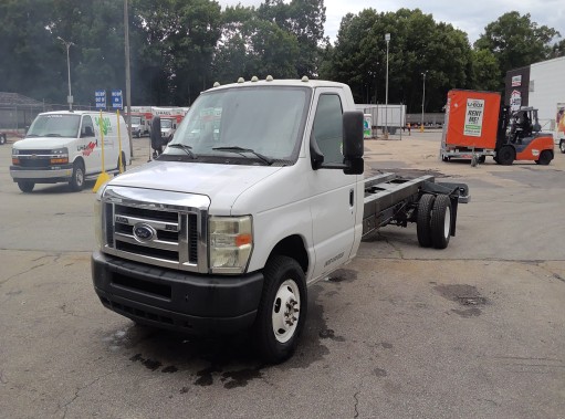 Used 2011 20 ' Cab and Chassis for sale