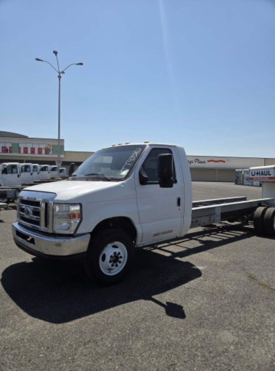 Used 2011 20 ' Cab and Chassis for sale