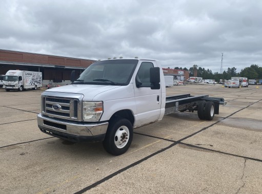 Used 2011 20 ' Cab and Chassis for sale