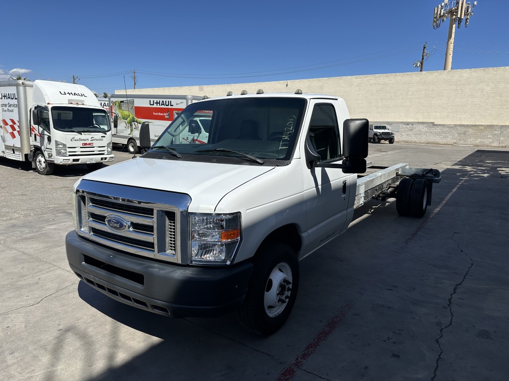 Used 2011 20 ' Cab and Chassis for sale