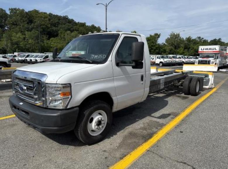 Used 2011 20 ' Cab and Chassis for sale