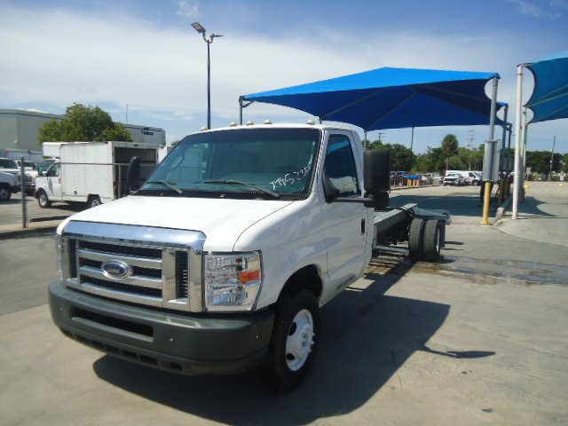 Used 2011 20 ' Cab and Chassis for sale