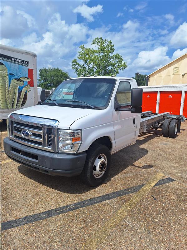 Used 2011 20 ' Cab and Chassis for sale