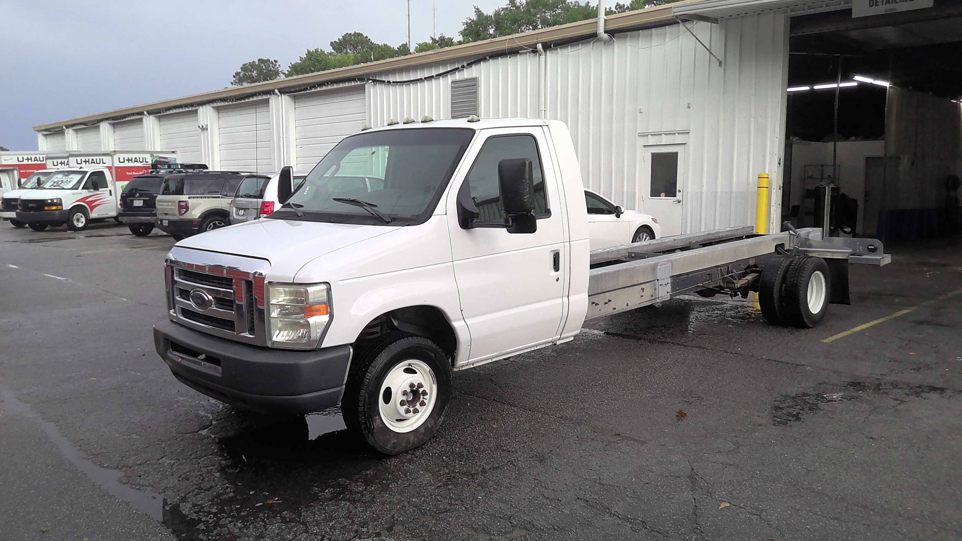 Used 2011 20 ' Cab and Chassis for sale