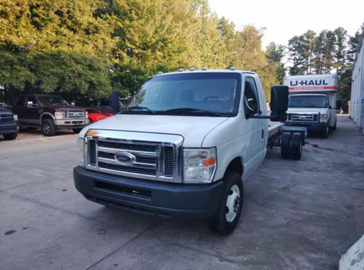 Used 2011 20 ' Cab and Chassis for sale