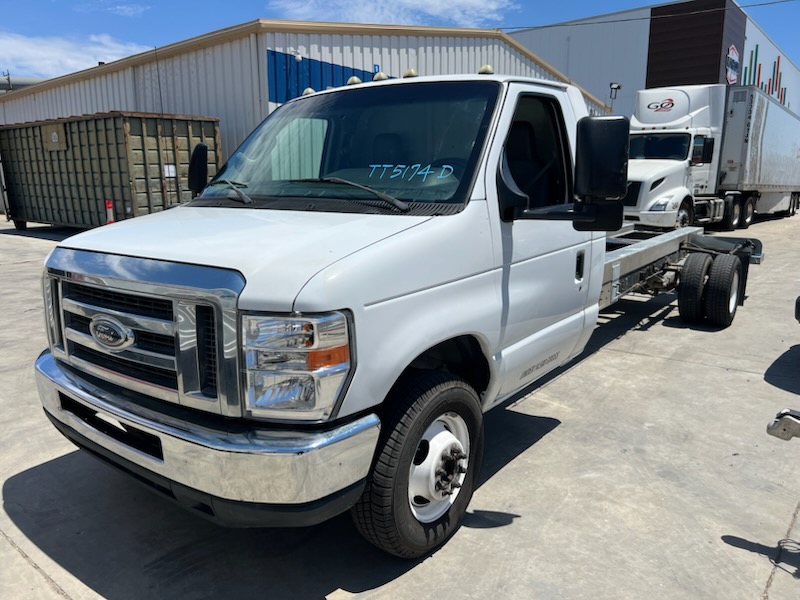 Used 2011 20 ' Cab and Chassis for sale