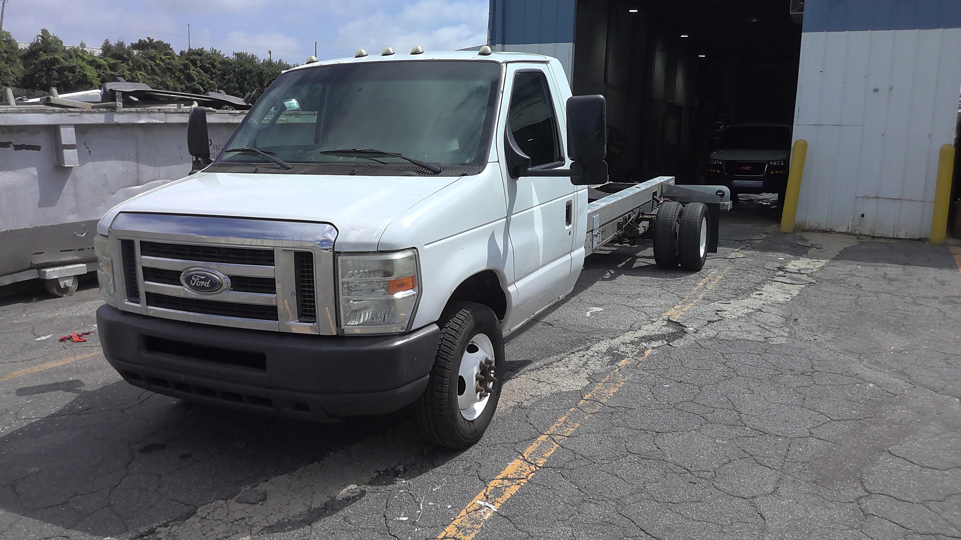 Used 2011 20 ' Cab and Chassis for sale