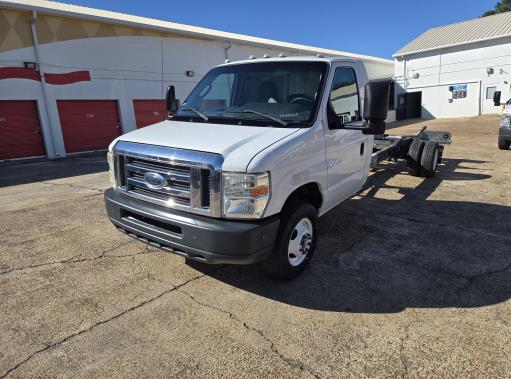 Used 2011 20 ' Cab and Chassis for sale