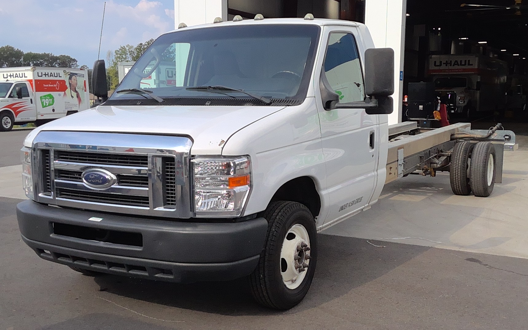 Used 2013 20 ' Cab and Chassis for sale