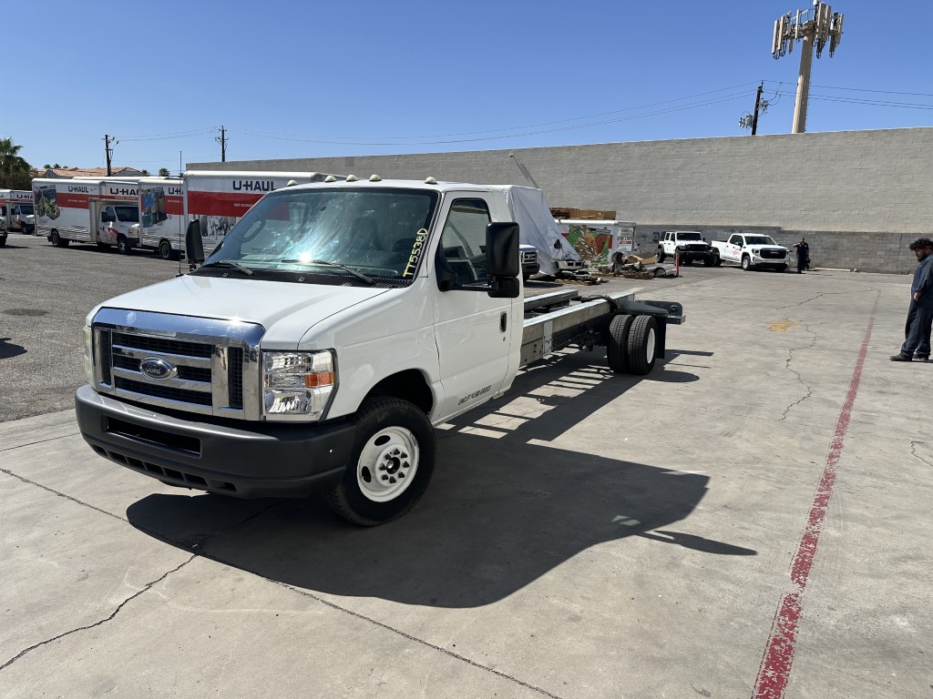 Used 2011 20 ' Cab and Chassis for sale