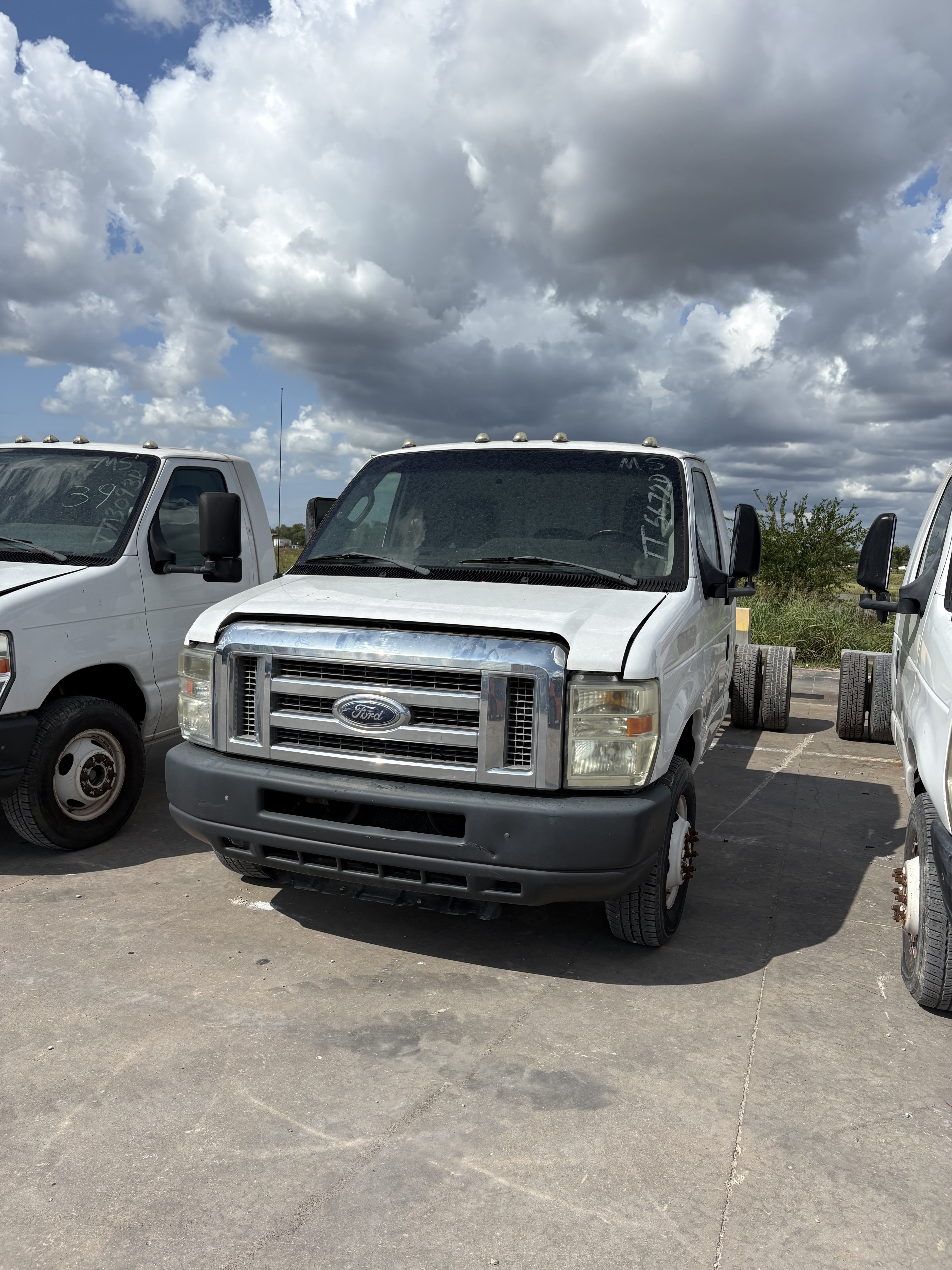 Used 2011 20 ' Cab and Chassis for sale