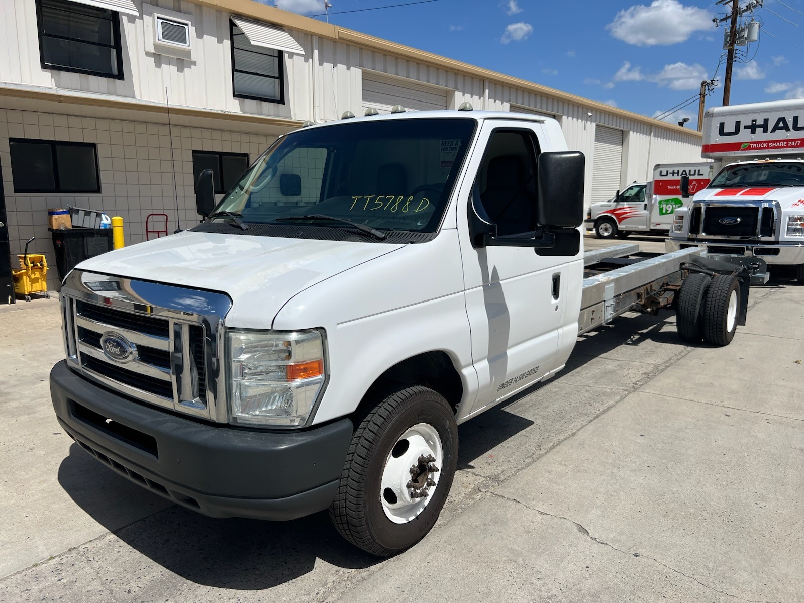 Used 2011 20 ' Cab and Chassis for sale