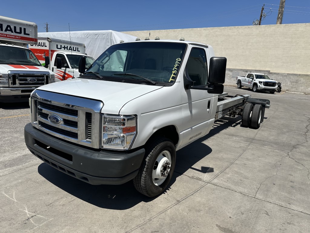 Used 2011 20 ' Cab and Chassis for sale