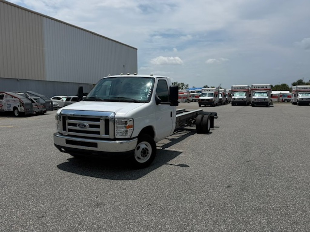Used 2013 20 ' Cab and Chassis for sale
