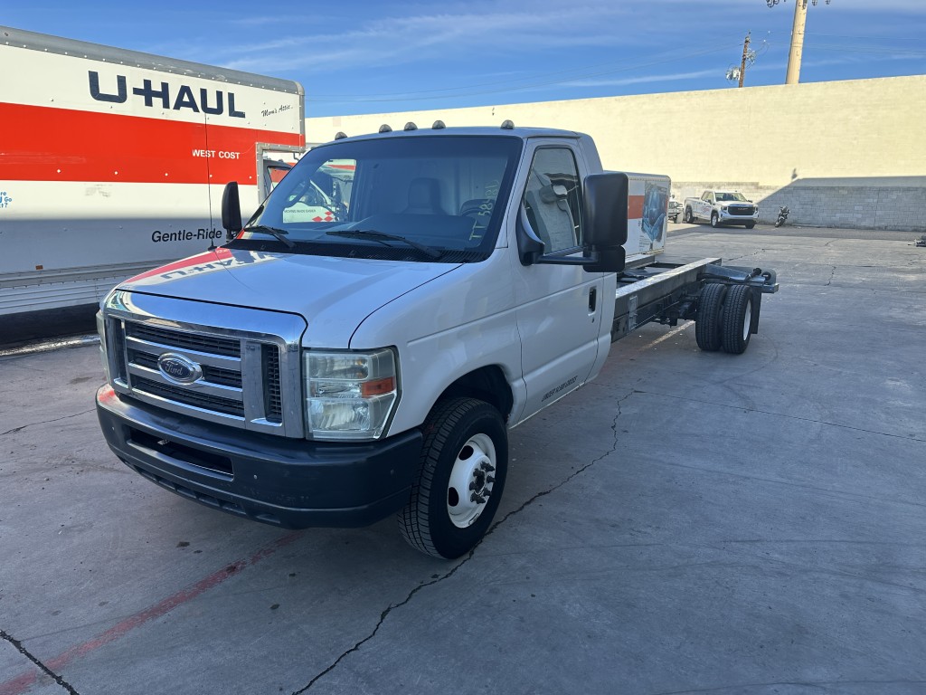 Used 2011 20 ' Cab and Chassis for sale