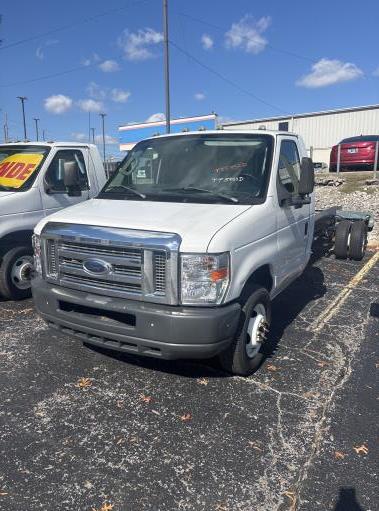 Used 2011 20 ' Cab and Chassis for sale