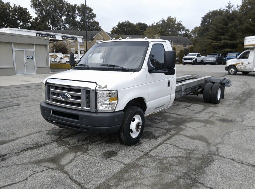 Used 2011 20 ' Cab and Chassis for sale