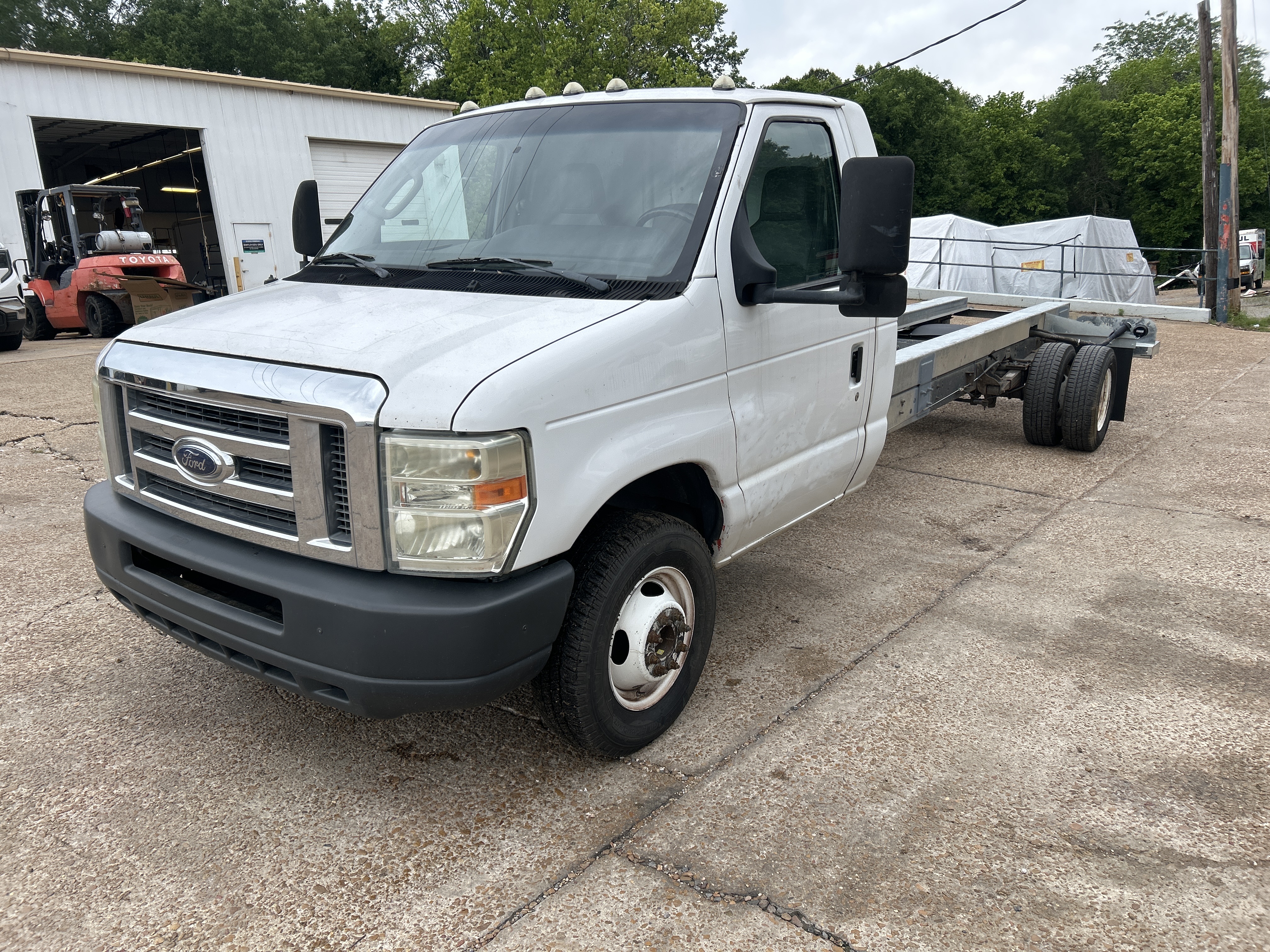 Used 2011 20 ' Cab and Chassis for sale