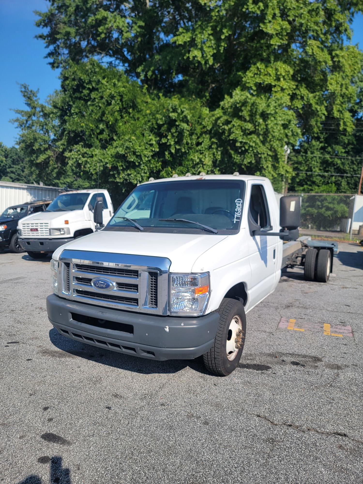 Used 2011 20 ' Cab and Chassis for sale