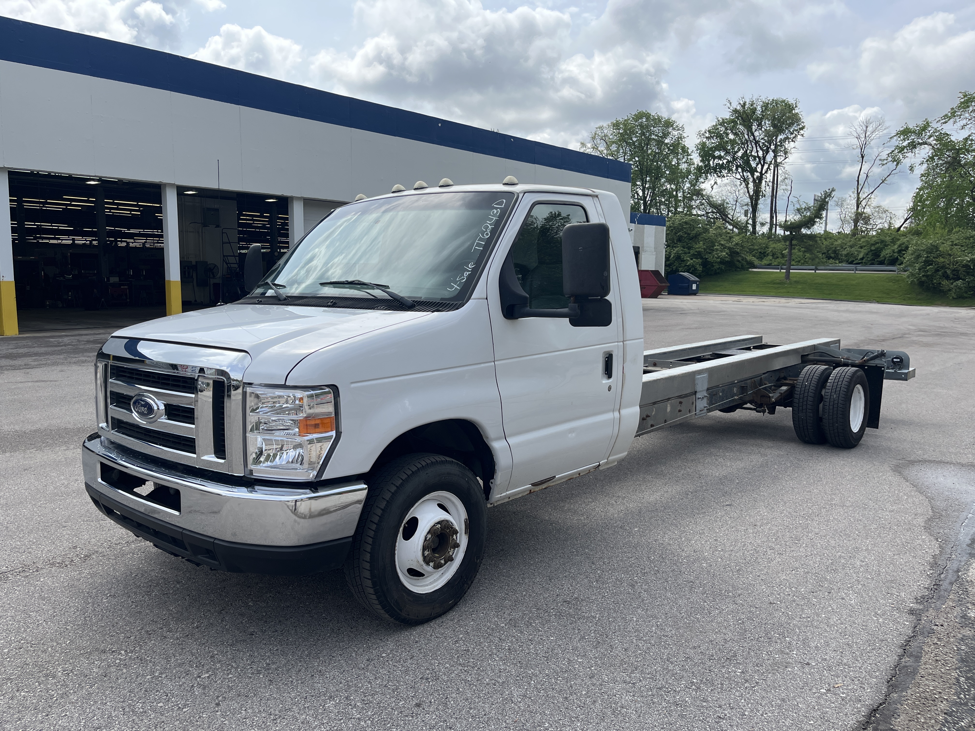 Used 2011 20 ' Cab and Chassis for sale