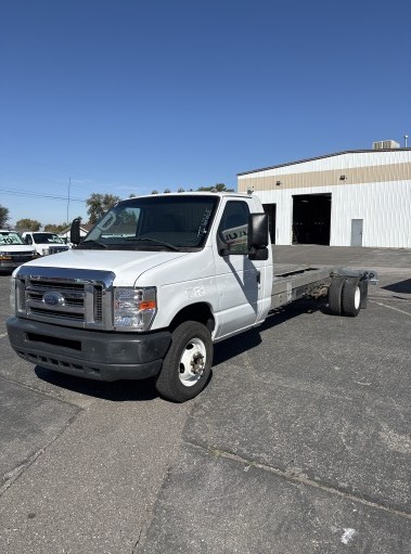 Used 2013 20 ' Cab and Chassis for sale