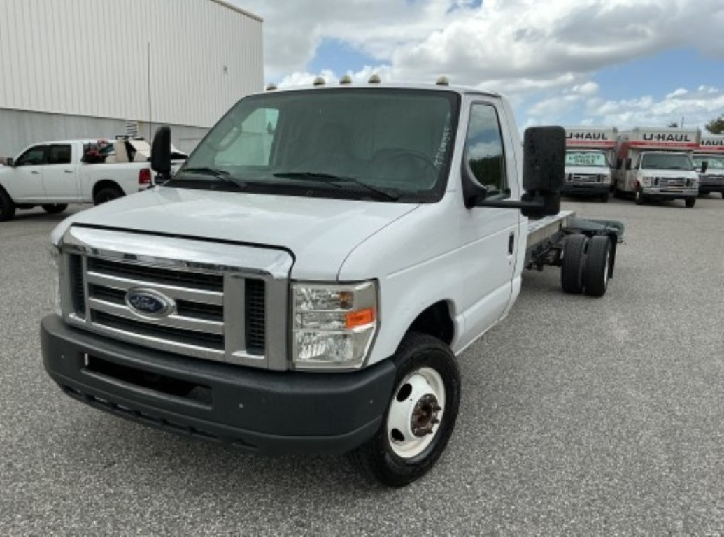 Used 2013 20 ' Cab and Chassis for sale
