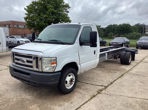 Used 2011 20 ' Cab and Chassis for sale