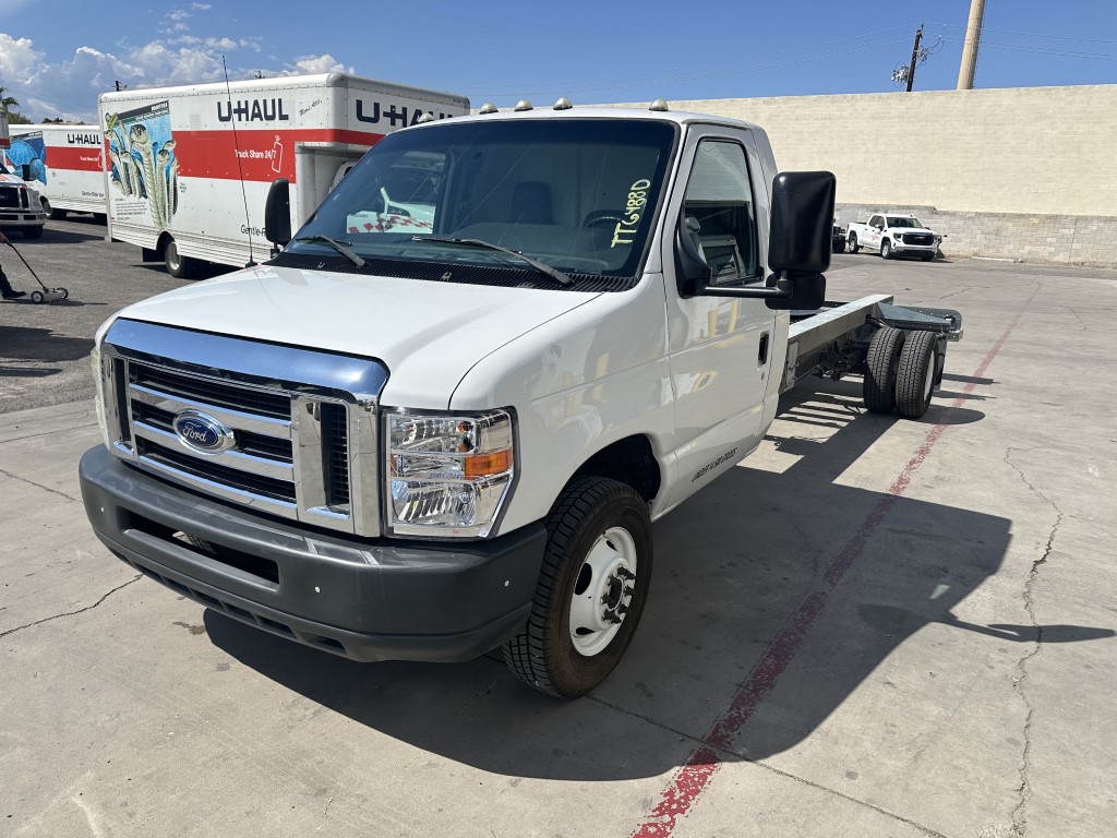 Used 2011 20 ' Cab and Chassis for sale
