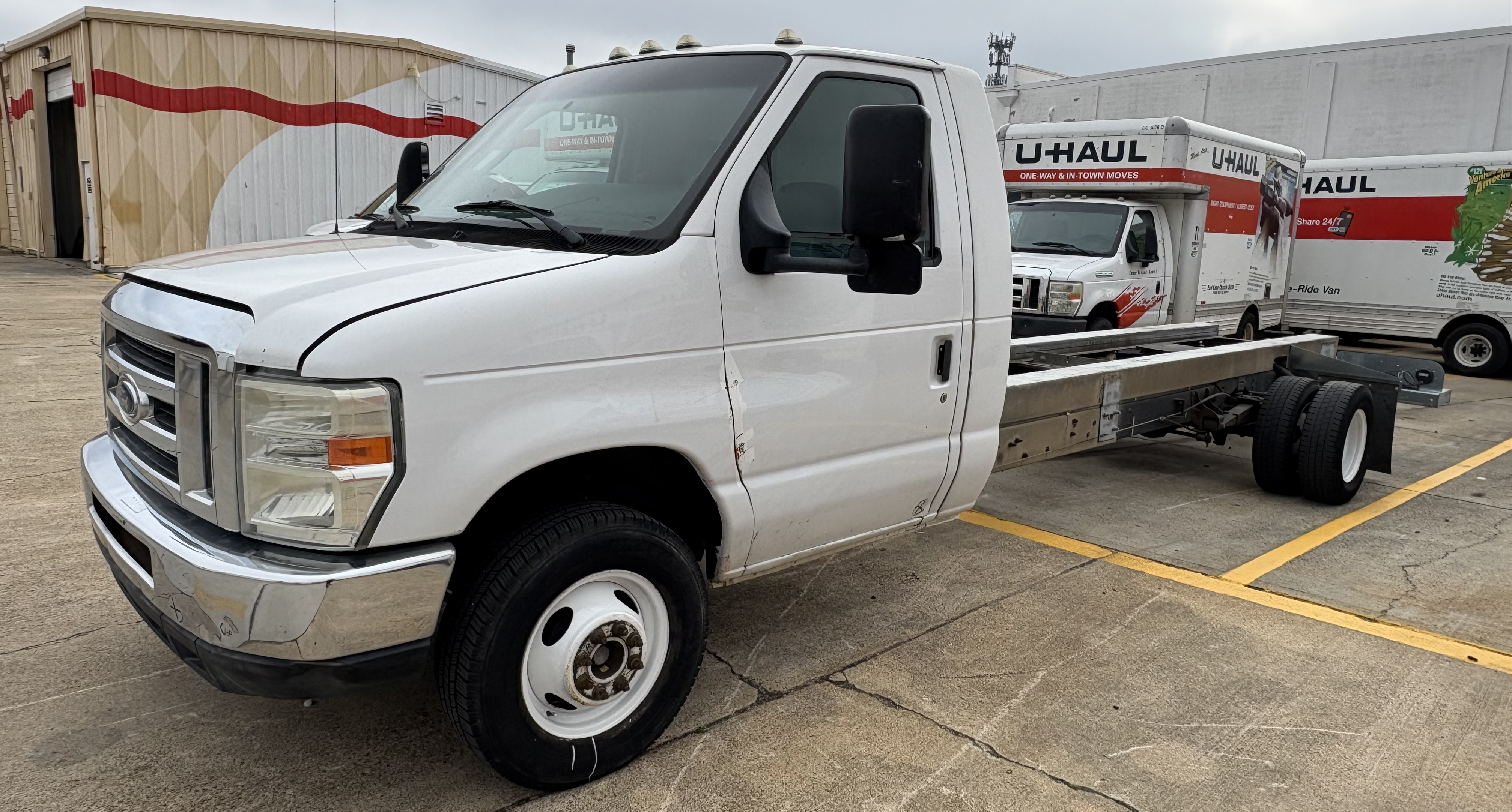 Used 2011 20 ' Cab and Chassis for sale