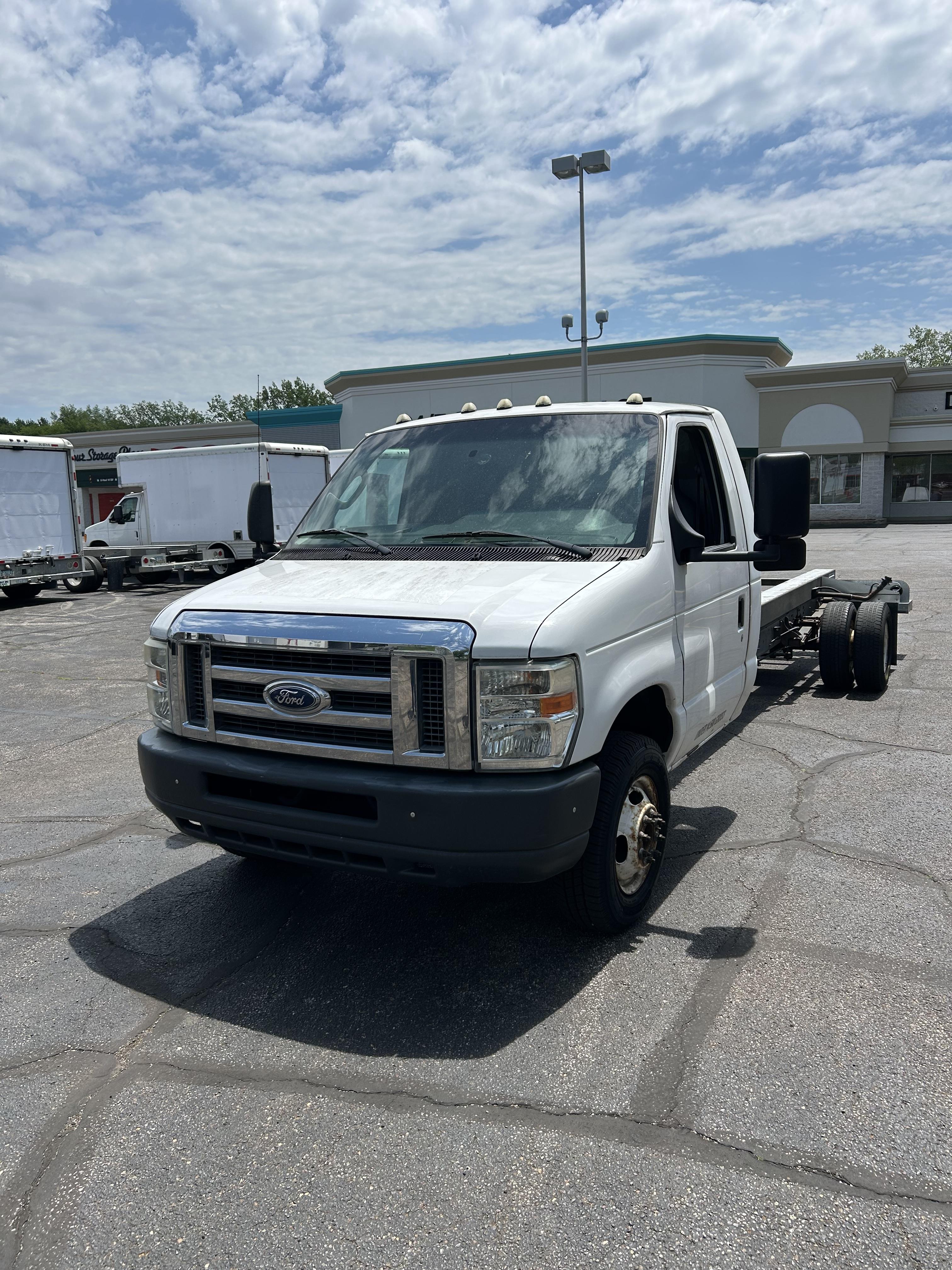 Used 2011 20 ' Cab and Chassis for sale