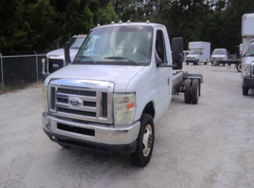 Used 2011 20 ' Cab and Chassis for sale