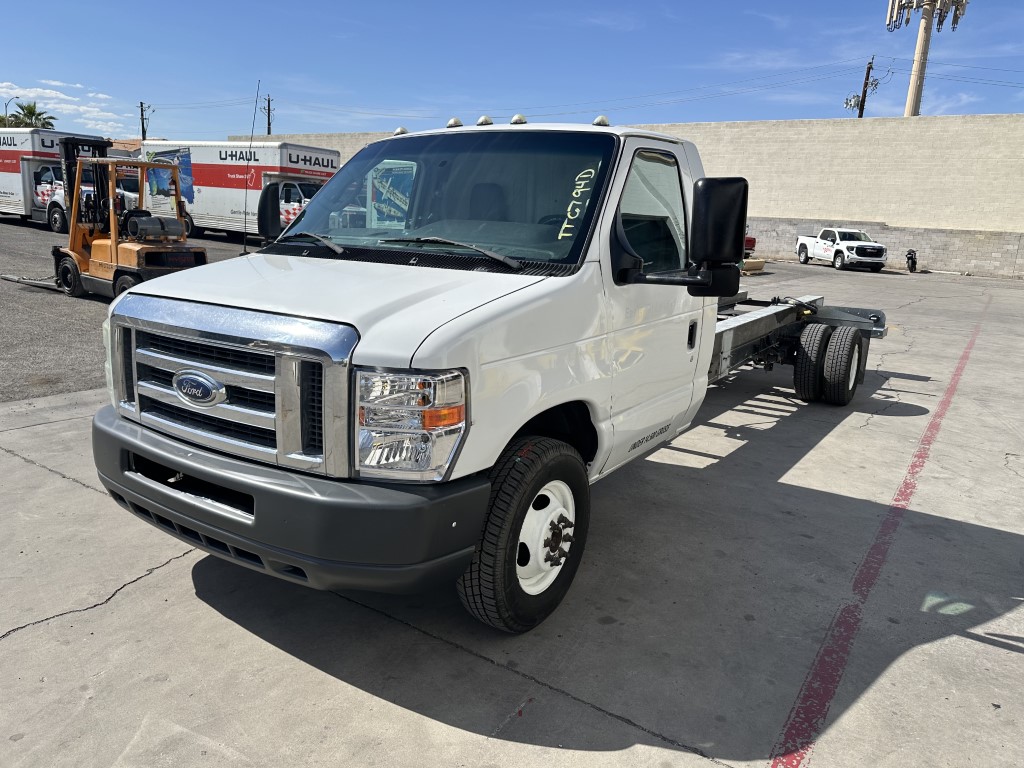 Used 2011 20 ' Cab and Chassis for sale