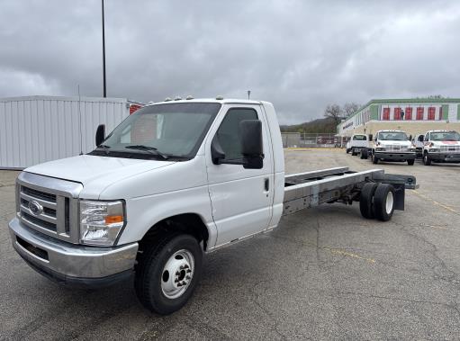 Used 2011 20 ' Cab and Chassis for sale