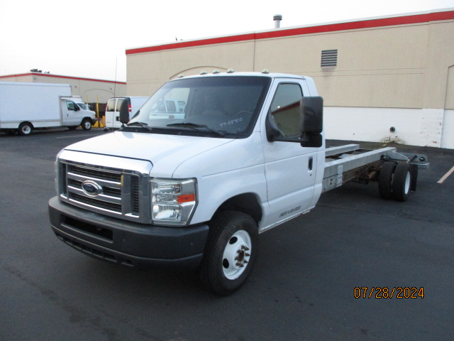Used 2011 20 ' Cab and Chassis for sale