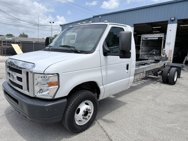 Used 2013 20 ' Cab and Chassis for sale
