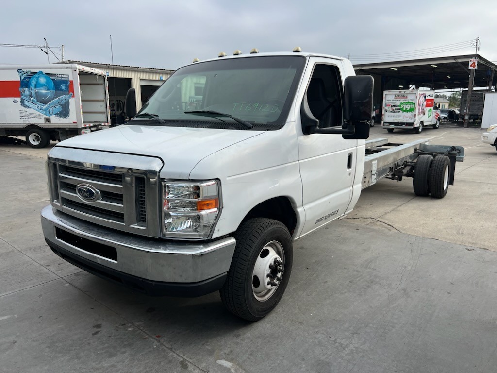 Used 2011 20 ' Cab and Chassis for sale