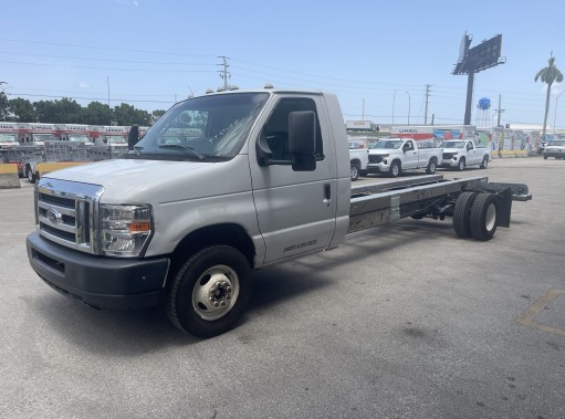Used 2013 20 ' Cab and Chassis for sale