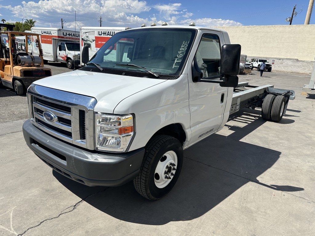 Used 2013 20 ' Cab and Chassis for sale