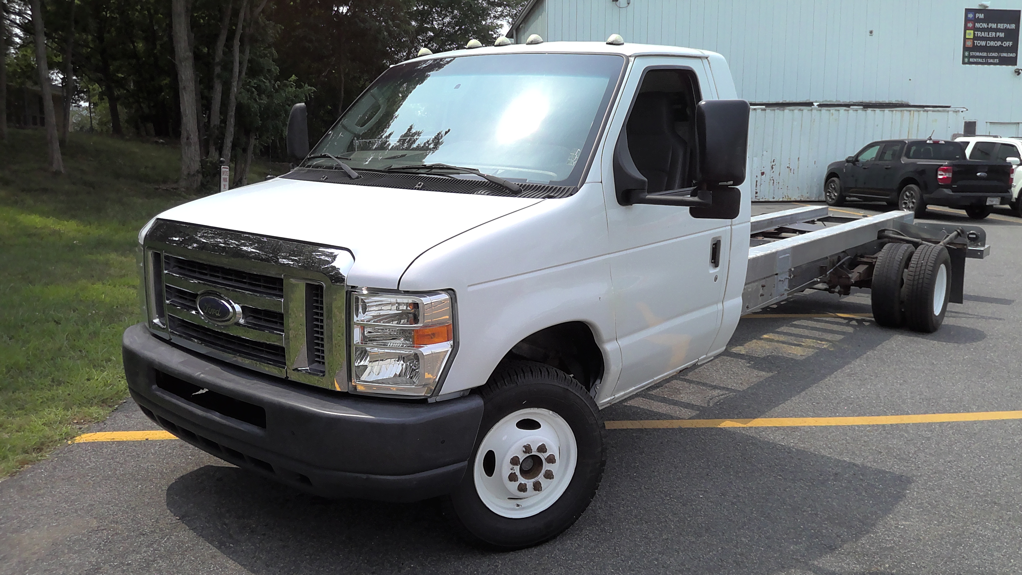 Used 2011 20 ' Cab and Chassis for sale